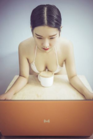 亚洲美女被插在线_高清电视剧观看
